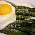 asparagi-alla-milanese asparagi-alla-milanese