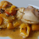 Pollo con salsa di peperoni verdi Pollo con salsa di peperoni verdi
