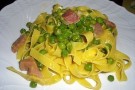 Come si preparano le vere fettuccine prosciutto e piselli Come si preparano le vere fettuccine prosciutto e piselli