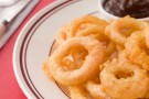 Anelli di cipolla fritti: come appesantire l’antipasto! Anelli di cipolla fritti: come appesantire l’antipasto!