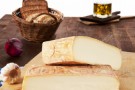 Formaggio Vacherin mont-d’Or alle erbe Formaggio Vacherin mont-d’Or alle erbe