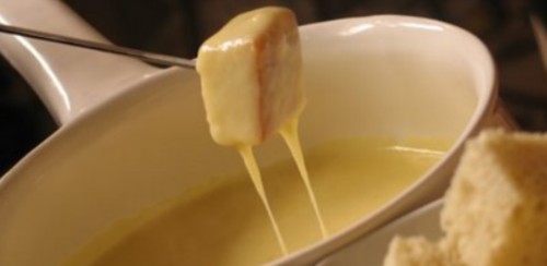 La fondue (fonduta) al formaggio