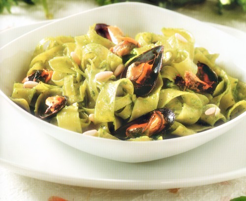 Pappardelle con cozze e pesto di crescione