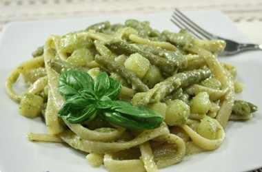 Ricetta bavette al pesto, patate e fagiolini