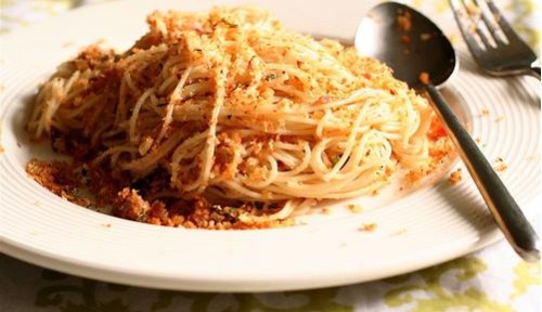 Pasta con mollica di pane