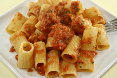 Ricetta mezze maniche al tonno