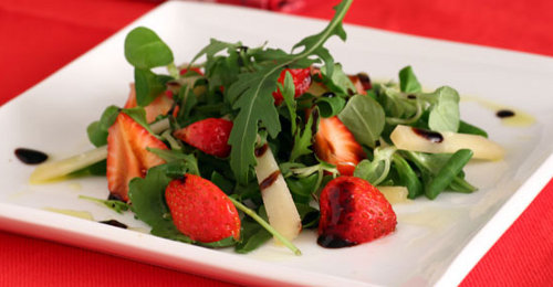 Insalata con fragole all'aceto balsamico