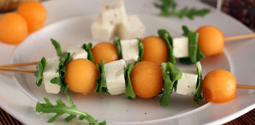 Ricetta spiedini di melone, feta e rucola