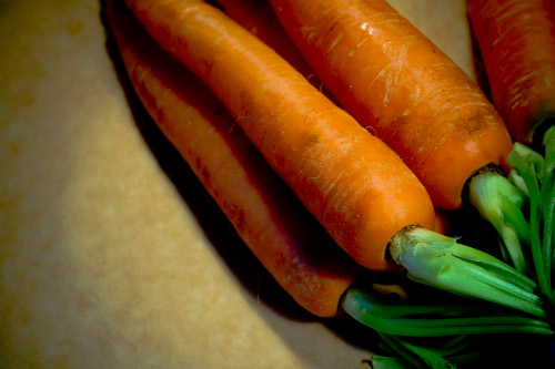 Ciuffi di carote, invece di buttarli prepariamo la frittata