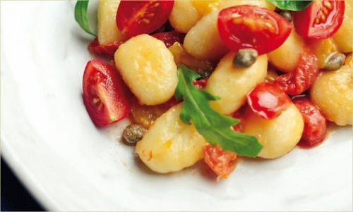 Ricetta gnocchi con capperi rucola e pomodorini