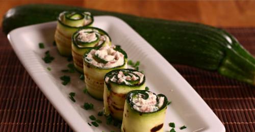 Rotolini di zucchine con crudo e robiola