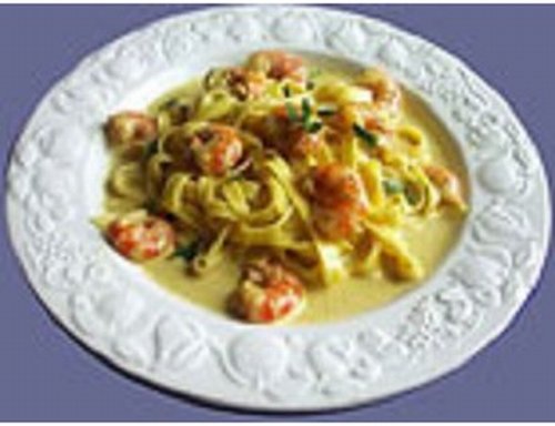 Ricetta tagliatelle al curry e scampi