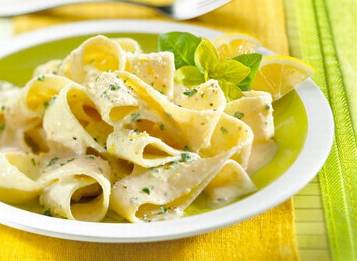 Ricetta tagliatelle al limone, pecorino e pinoli