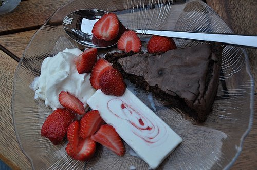 Ricetta torta al cioccolato e fragole senza glutine