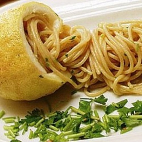 Come si fanno gli spaghetti limone e pecorino
