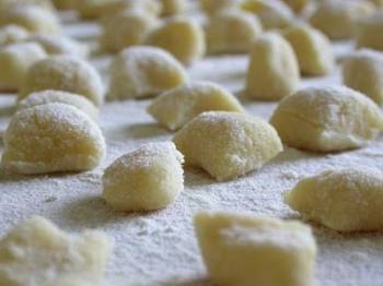 Ricette estive - Cestini di grana con gnocchetti ai pomodorini