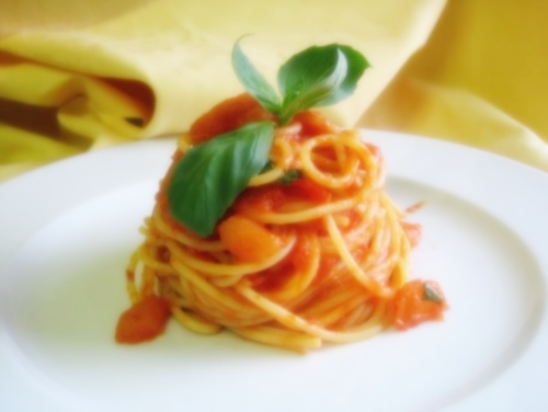Ricetta spaghetti al pomodoro e basilico