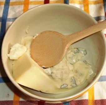 Focaccia gustosa noci e gorgonzola