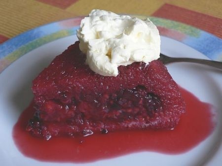 Summer pudding pane e frutti rossi