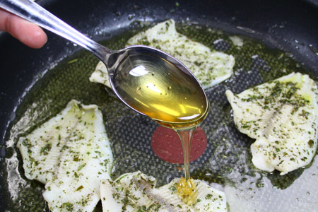 Filetti di platessa al miele con erbe aromatiche