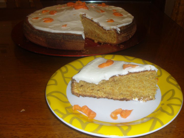 Torta con carote e glassa al formaggio