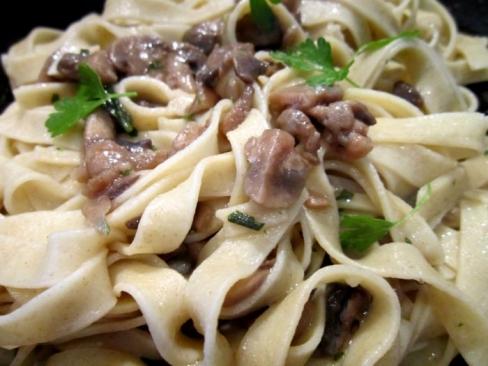 Tagliatelle ai funghi con le noci