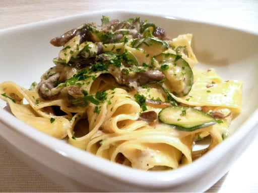 Tagliatelle zucchine e funghi porcini