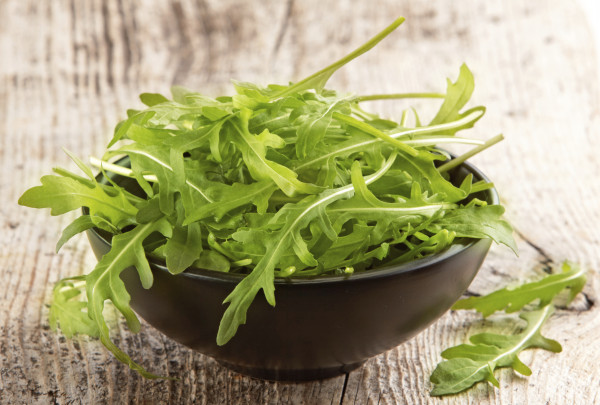 Insalata di rucola, pere, grana e noci