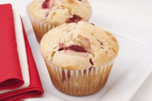 Muffin al farro con fragole e mandorle