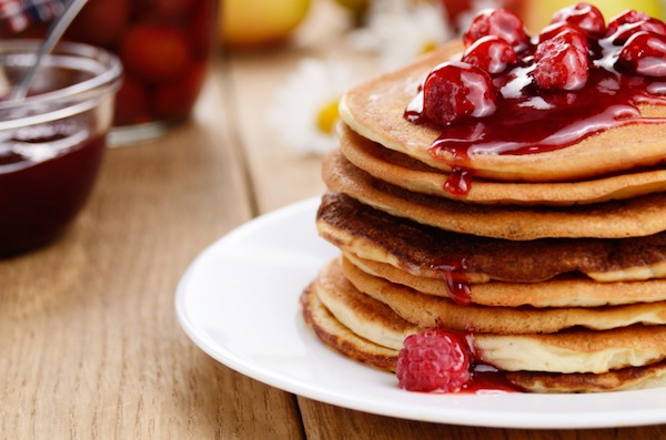 Pancake con la frutta caramellata 