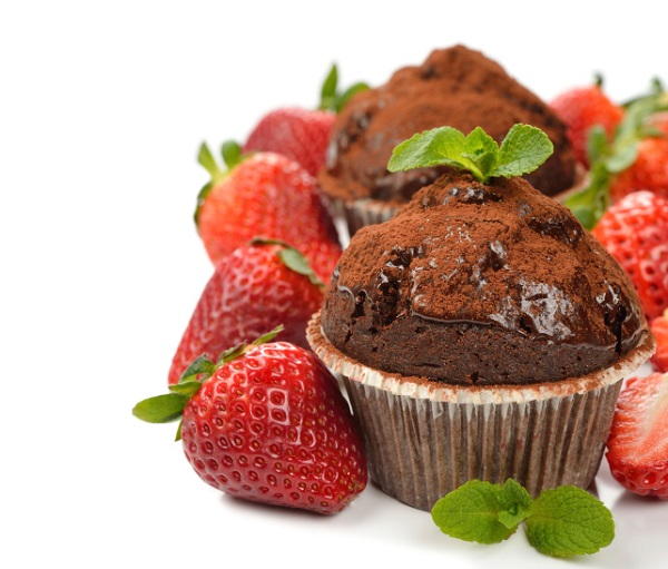 Muffin al cioccolato con sorpresa di fragole