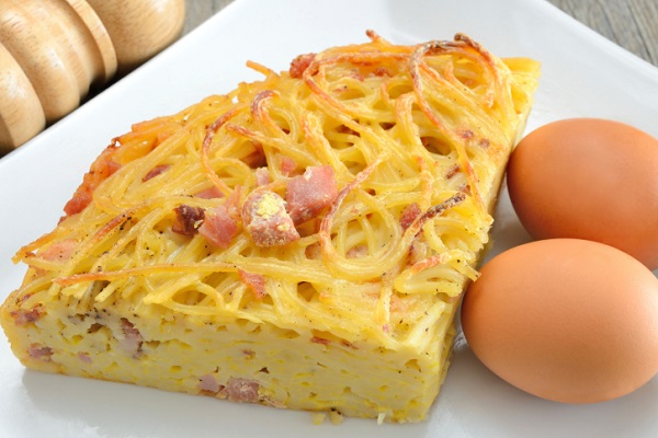 Ricette per il pic nic di Pasquetta, la frittata di pasta