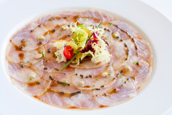 Carpaccio di pesce spada con salsa allo yogurt