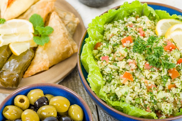 Insalata di riso con feta e verdure grigliate