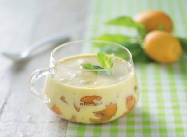 Crema ghiacciata con albicocche alla cannella