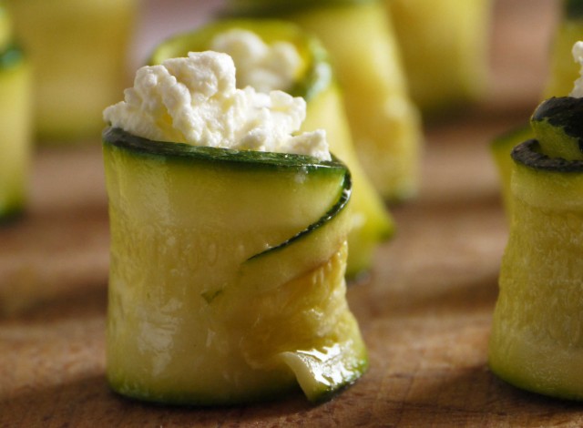 Sushi di zucchine e formaggio