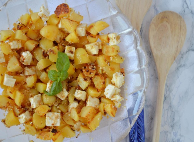 Insalata di patate e feta classificata come contorno