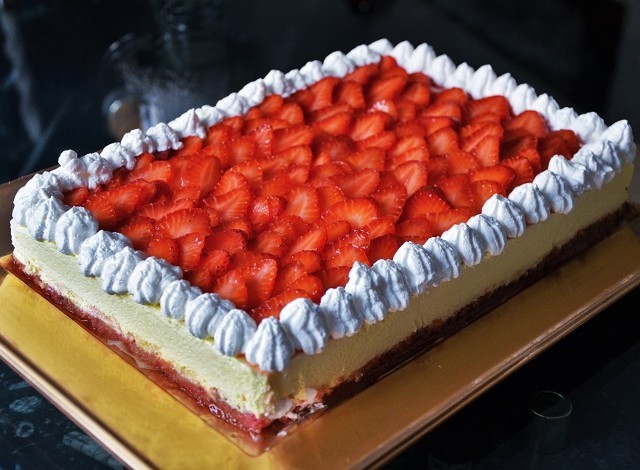 Torta bavarese panna e fragola, da fare soltanto quando fa fresco