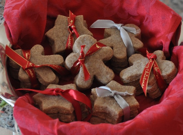 Ricette di Natale, Omini e stelline di Natale alla cannella (senza glutine)