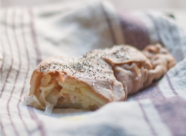 Strudel salati per antipasti gustosi - patate con kren