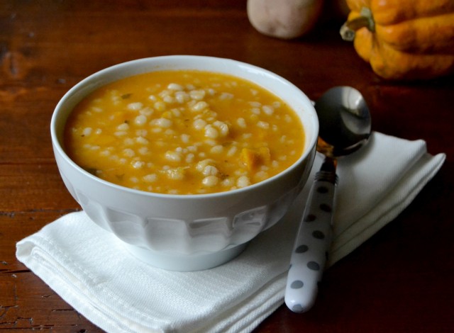 Zuppa d'orzo e zucca, semplice ma non troppo veloce