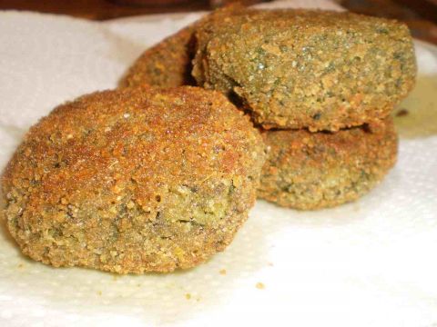 Vegolosi e le polpette di seitan, uvetta e mandorle