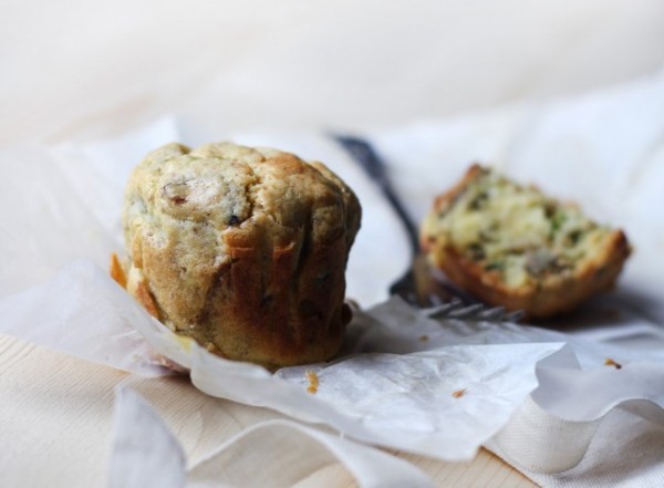 Muffin soffici di verdura e formaggio di capra