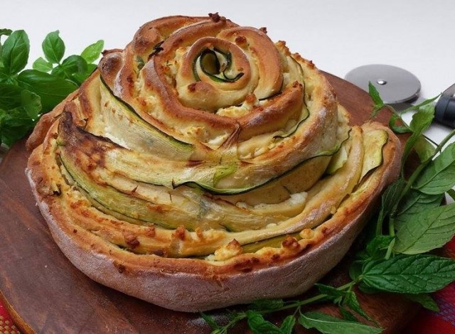 A tutta zucchina con la rosa di zucchine