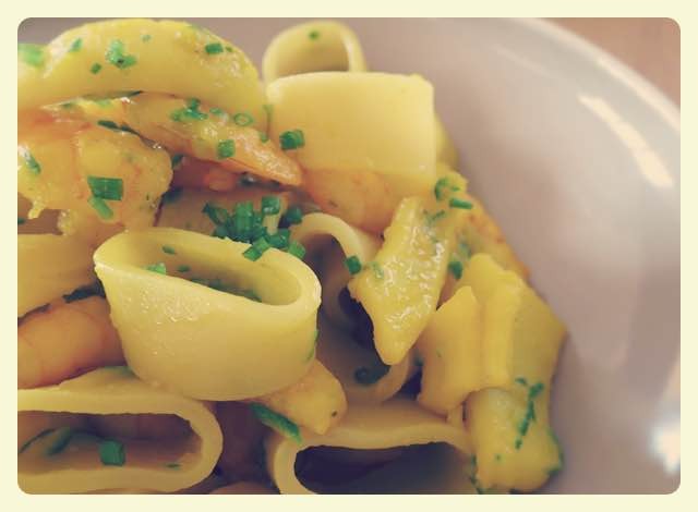 Calamarata con mazzancolle, totani e zafferano