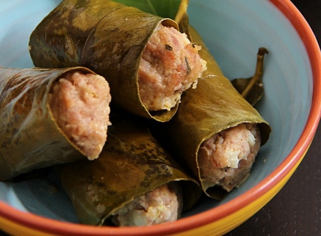 Polpette di salsiccia in foglie di limone