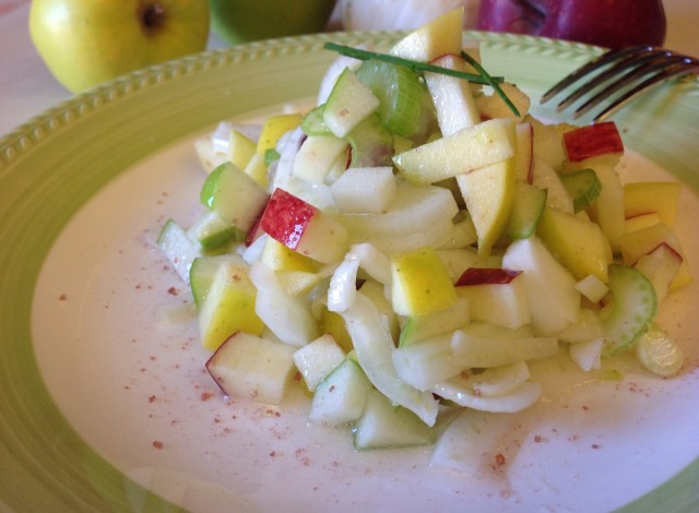 La mattina... detox con insalata di finocchi, sedano e mele