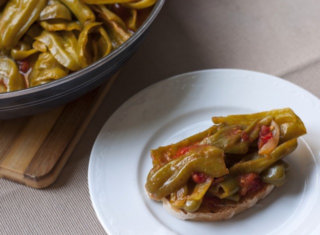 Friggitelli al pomodoro per allietare la tavola