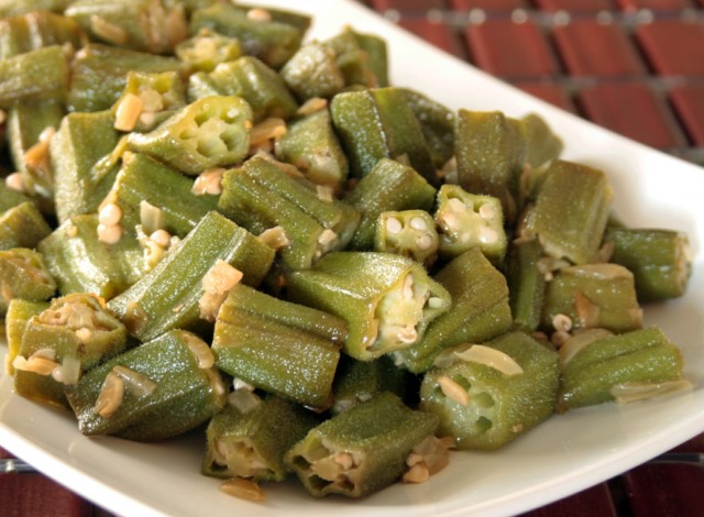 Quiabo refogado - Okra in umido con riso e fagioli