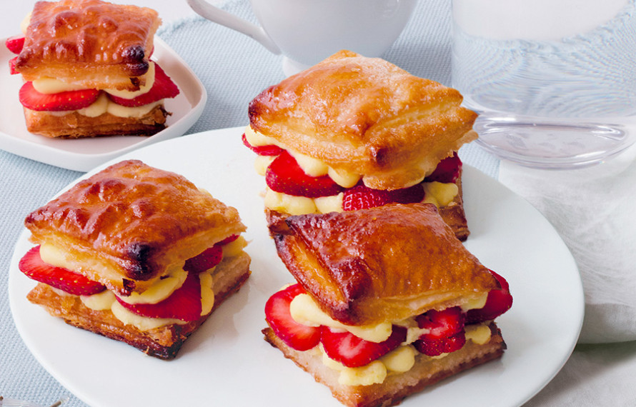 Sfogliatelle farcite di fragole e crema alla lavanda